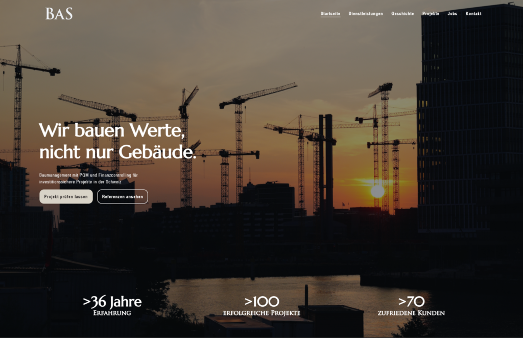 Screenshot der Startseite von bas-baumanagement.ch, entwickelt von Swissware IT. Oben das Logo 'BaS Baumanagement GmbH', darunter ein grosses Headerbild mit einer Person und einem Fahrrad am Wasser mit dem Text 'Where Success Begins – Erfolg durch Erfahrung'.